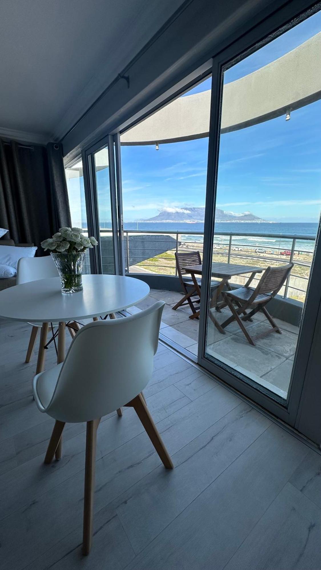 Oceansnest Guest House Bloubergstrand Exteriér fotografie