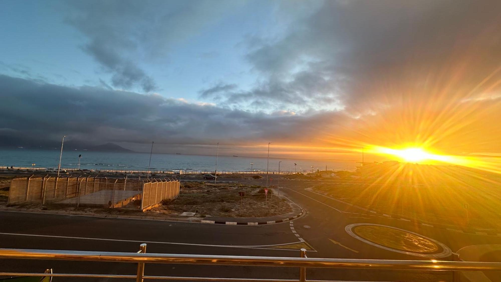 Oceansnest Guest House Bloubergstrand Exteriér fotografie
